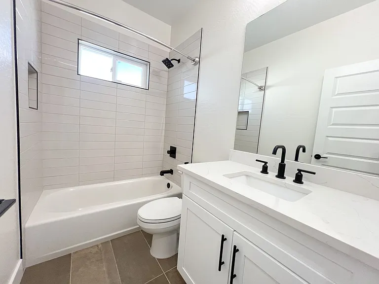392 N Homestead Pkwy — Photo 11