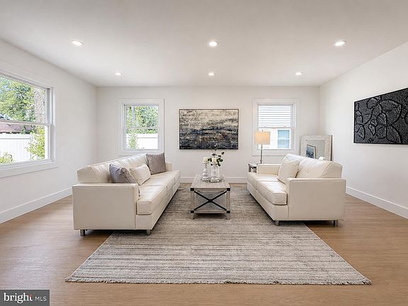 5th image of 19 Eddington Ln