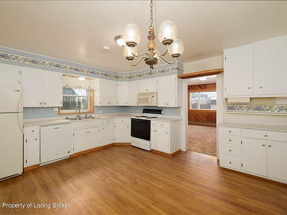 5th image of 313 W Broadway St