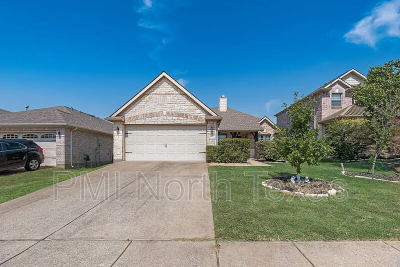 3 bed, 2.0 bath, 1571 sqft, $2,095 — Photo 3