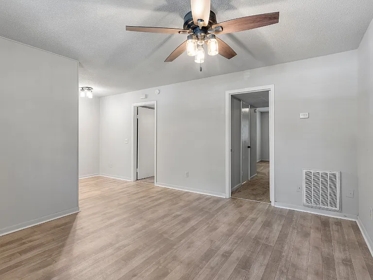 The Montana Apartments — Photo 7
