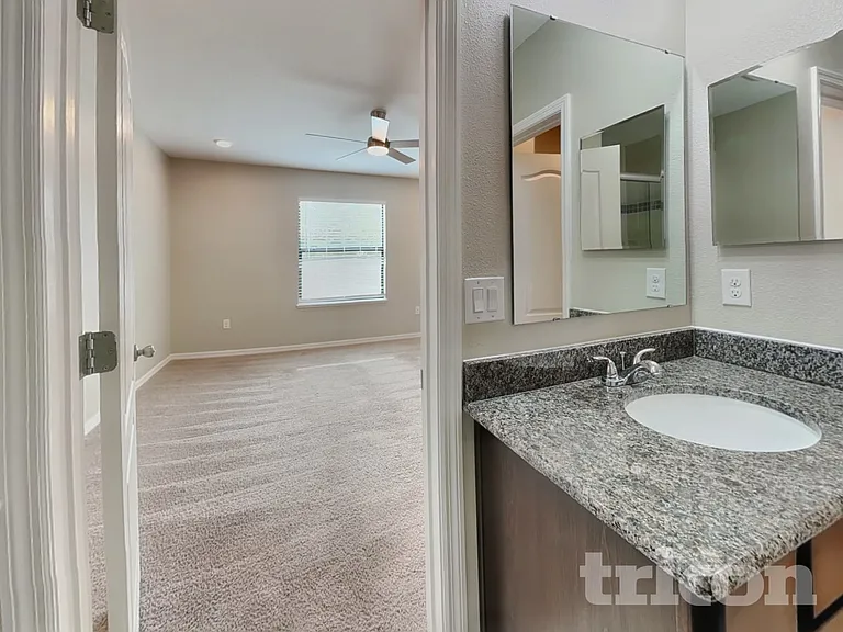 4648 Lindever Ln — Photo 8