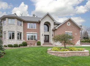 642 W End Rd, Roselle, IL 60172