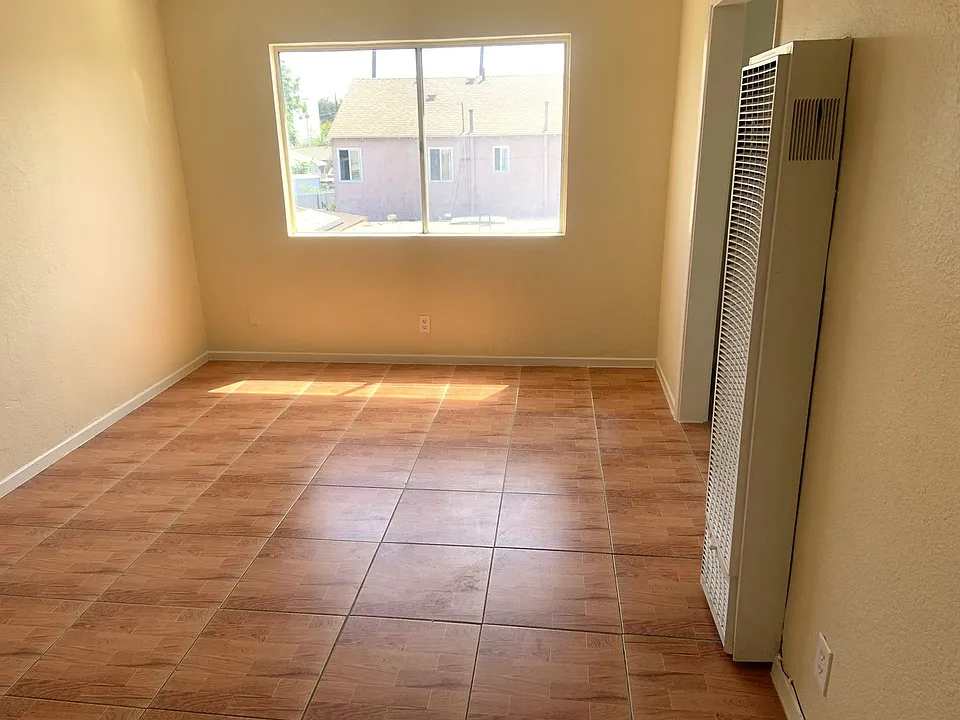 11418 S Main St-Unitan