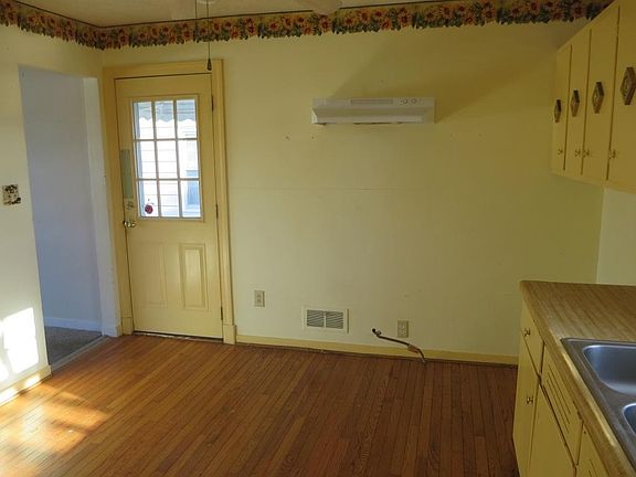 5th image of 4018 Wyoming Ave NW