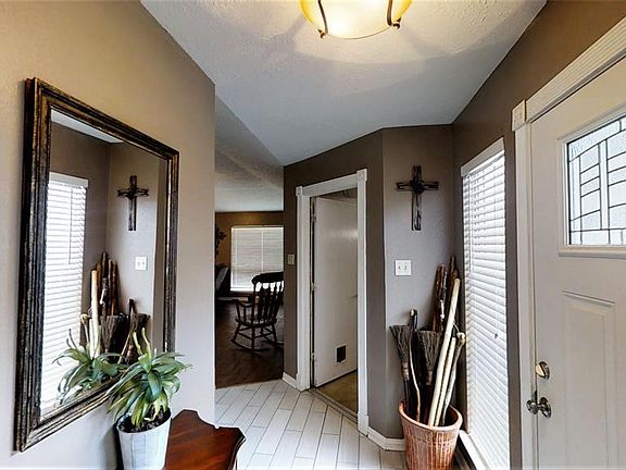 2nd image of 4506 Pineville Ln