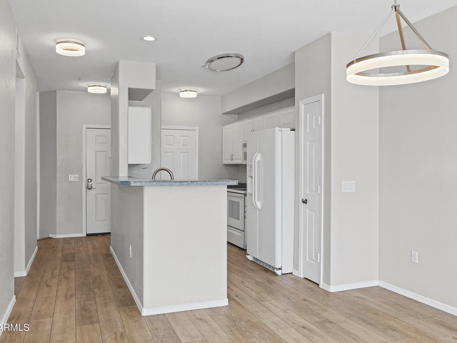 1 bed, 1.0 bath, 1035 sqft, $1,600 — Photo 2