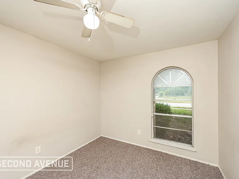 307 Halifax Ct — Photo 14