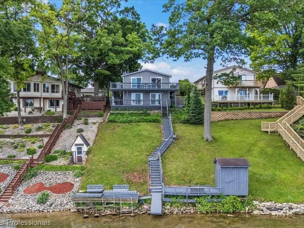 3782 S Shore Dr, Lapeer, MI 48446