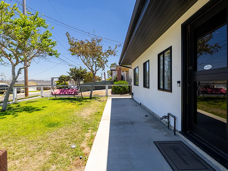 654 W Sycamore Ave — Photo 30