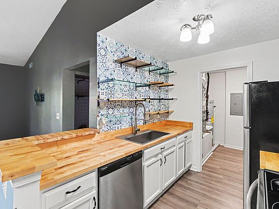 5th image of 624 Friars Ln APT 11