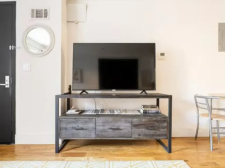 546 Monroe St #3 — Photo 15