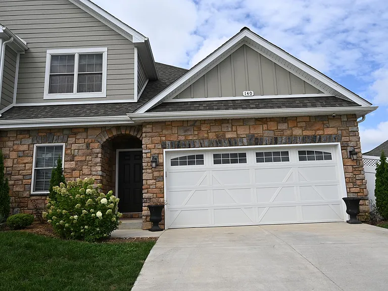 140 Aynsley Ln — Photo 1