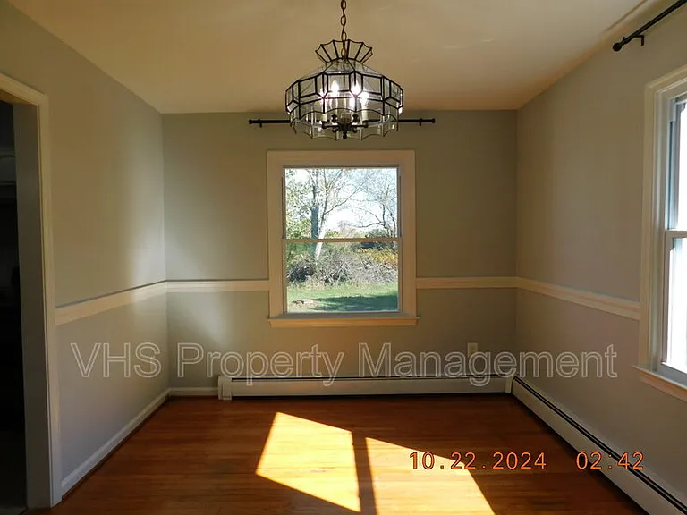 13341 Latham Ln — Photo 5