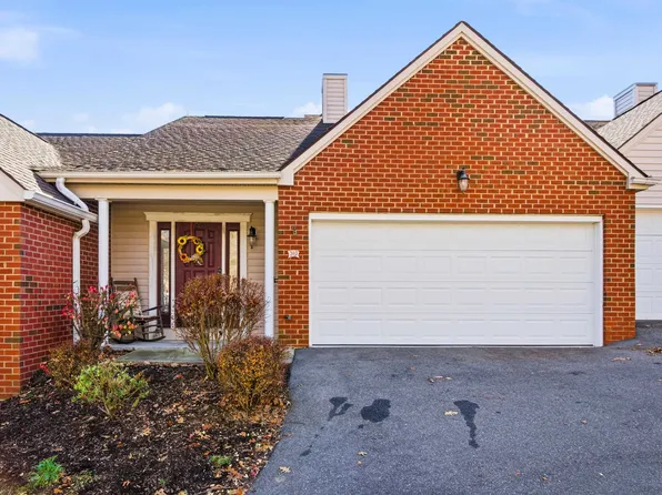 310 Pin Oak Dr, Christiansburg, VA 24073