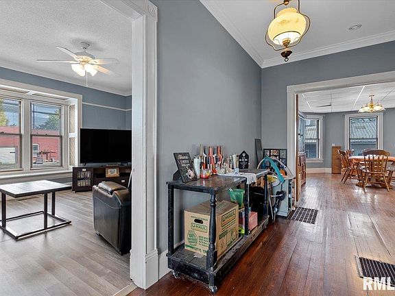 4th image of 301 W Illinois St