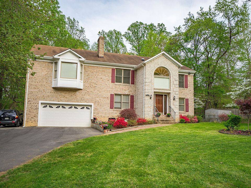 1st image of 4727 Groves Ln