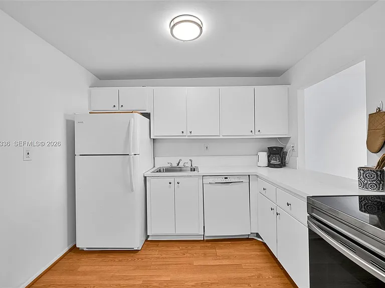 800 Parkview Dr #605 — Photo 14