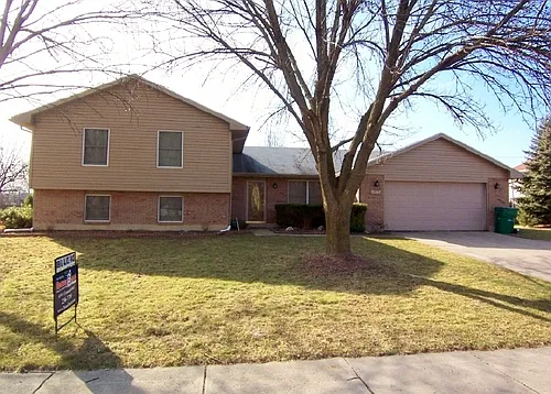 7105 Taywood Rd photo 1