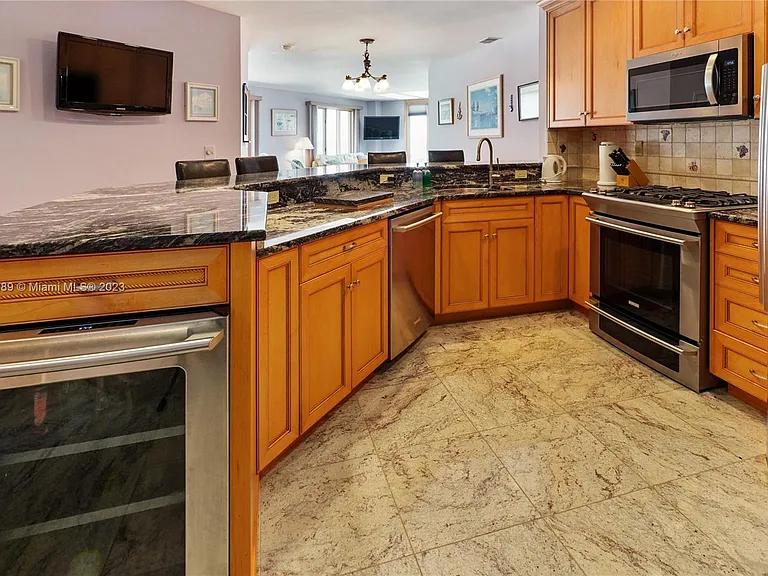 900 Ocean Ave #108 — Photo 5