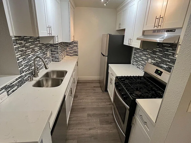 Bakman Apartments — Photo 1