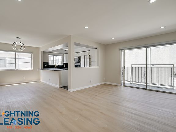 2nd image of 1035 S Hayworth Ave #202