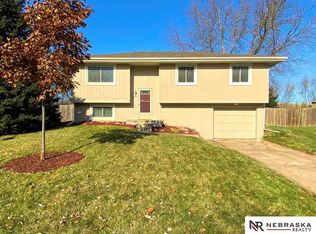 21208 Old Coach Rd, Elkhorn, NE 68022