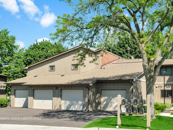 2S435 Emerald Green Dr #40-B, Warrenville, IL 60555