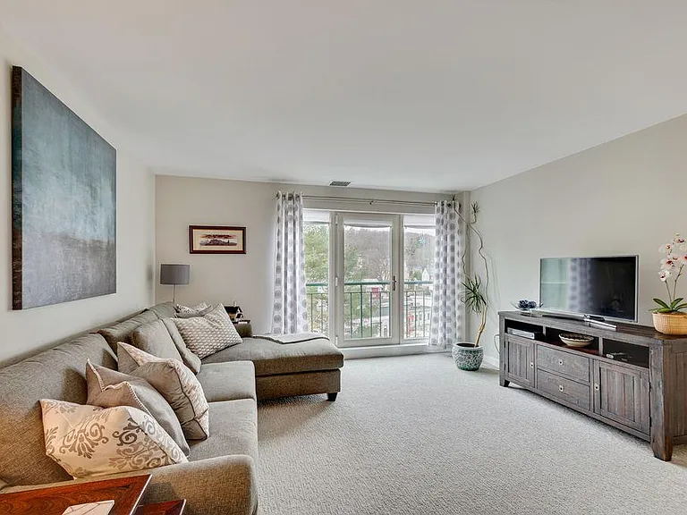 1 Watermill Pl #518 — Photo 17