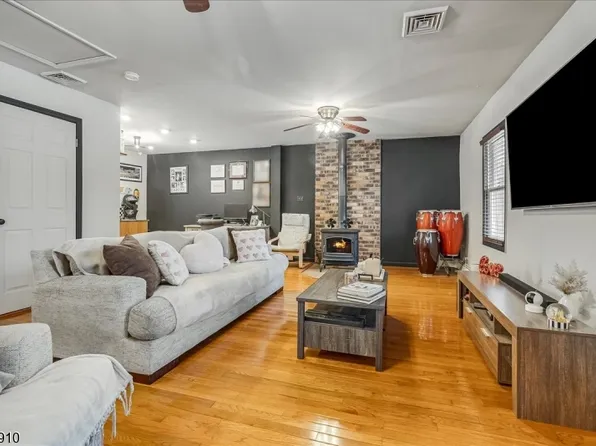 9 River View Dr, Hardwick Twp., NJ 07825