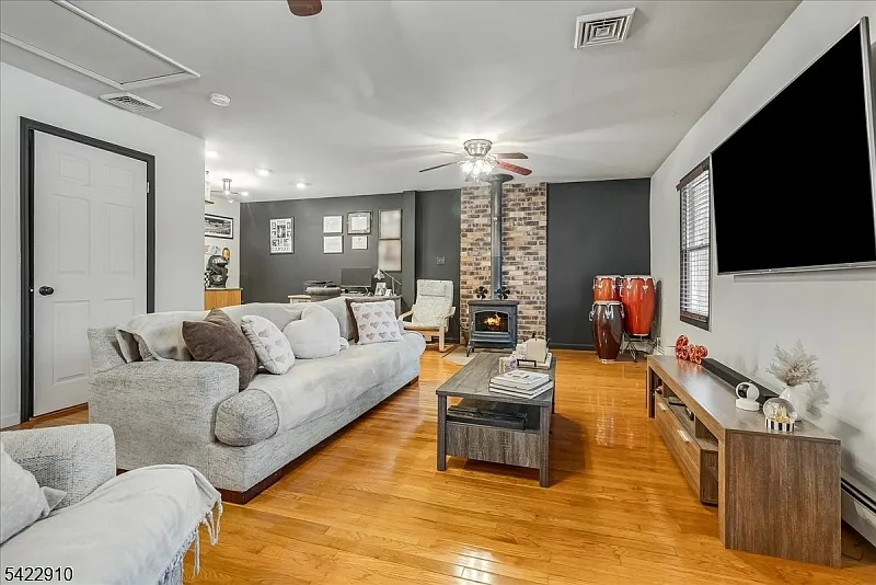 9 River View Dr photo 1
