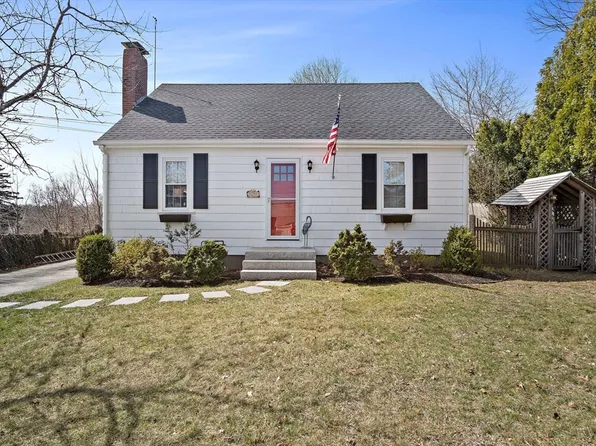 19 Essex Rd, Ipswich, MA 01938