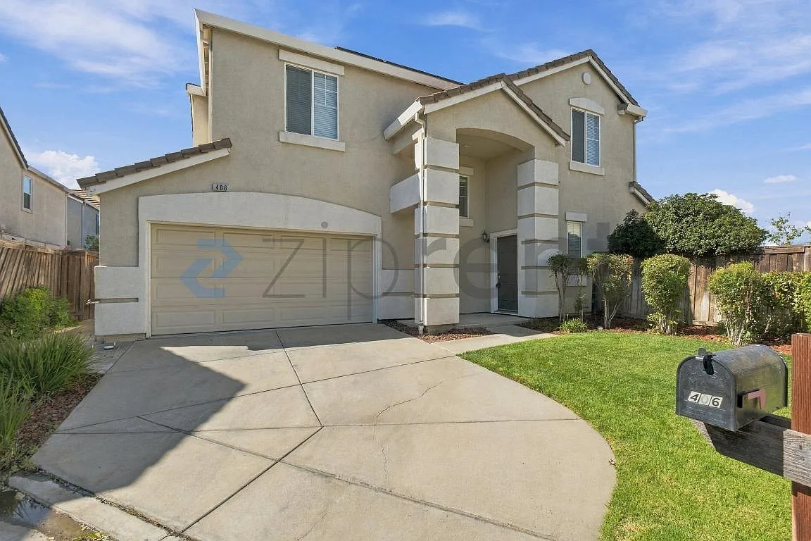 3 bed, 2.5 bath, 1361 sqft, $3,255 — Photo 2