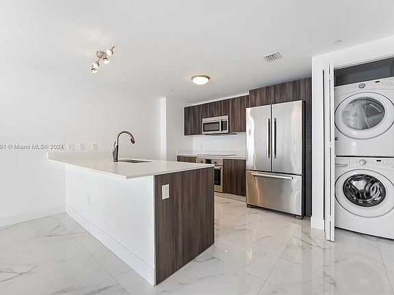 5th image of 488 NE 18th St Unit 4908