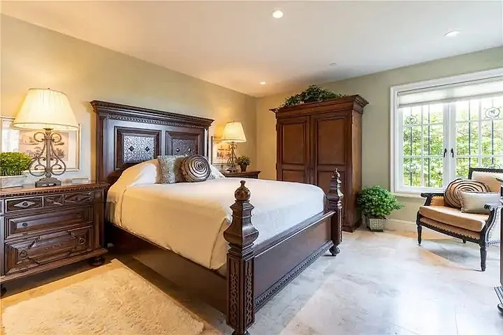 900 E Balboa Blvd — Photo 2