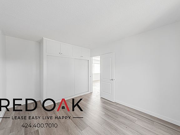 3rd image of 8720 Owensmouth Ave APT 5