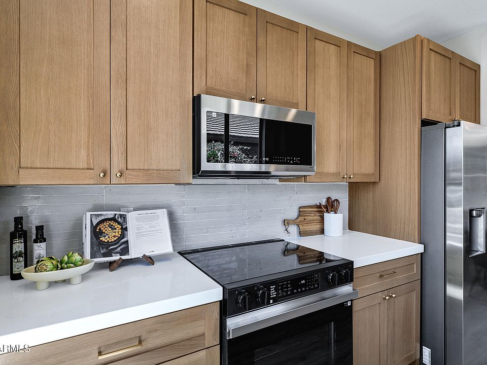 1st image of 272 N KIMBERLEE Way