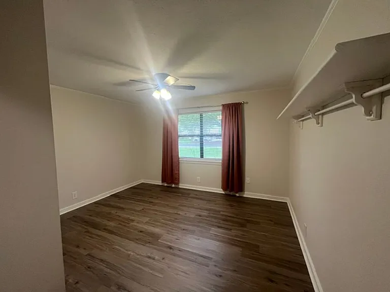 375 Sherwood Forest Blvd — Photo 13