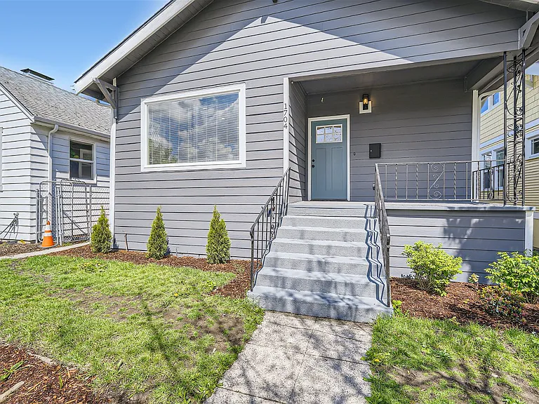 1704 S Hanford St — Photo 3