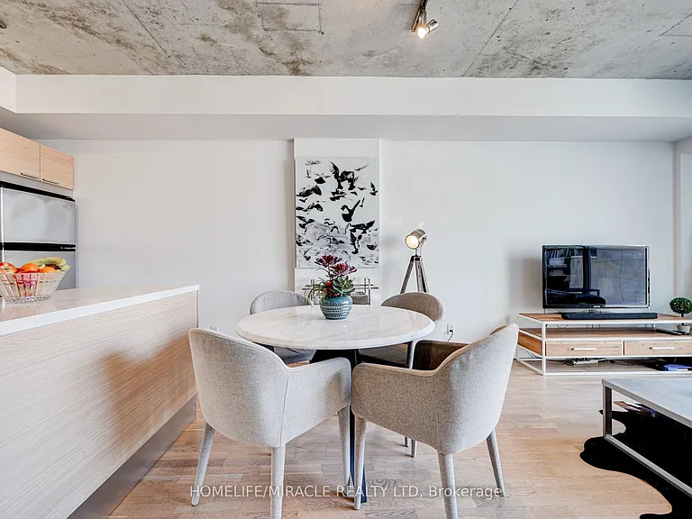 25 Oxley St #701 — Photo 21