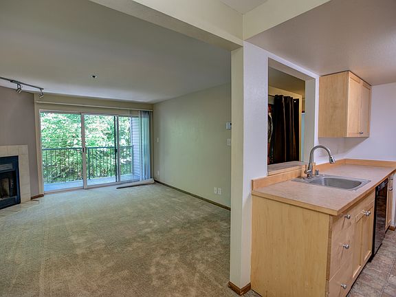 3rd image of 1522 NE 175th St Unit 211