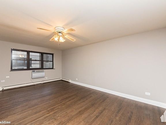 4th image of 450 W Aldine Ave #1416