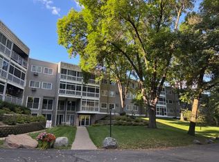 135 Viking Dr E APT 211, Little Canada, MN 55117
