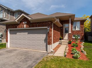 57 Parisian Cres, Barrie, ON L4N0Y9