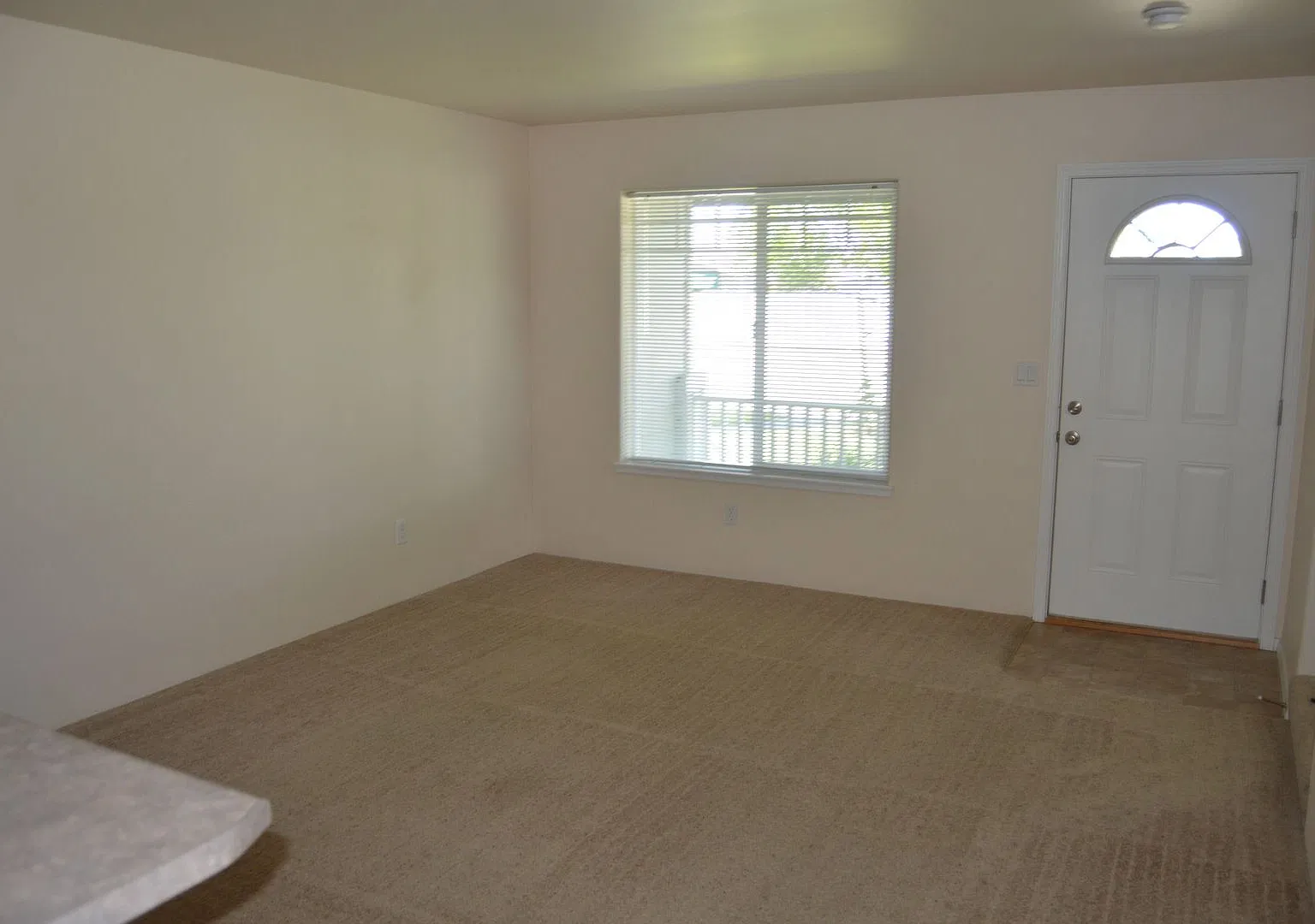 2 Bed 2 Bath Townhouse — Photo 4