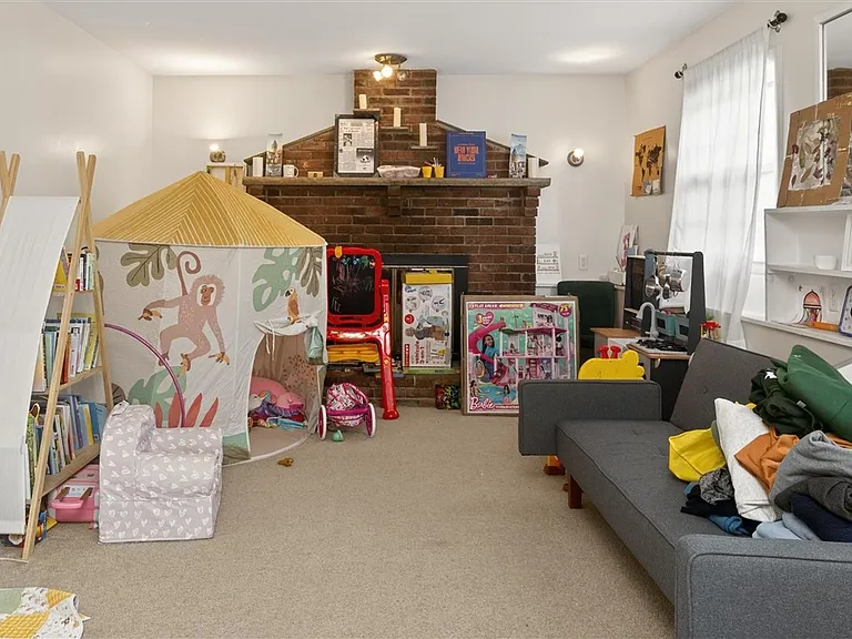 1399 Creek St — Photo 33