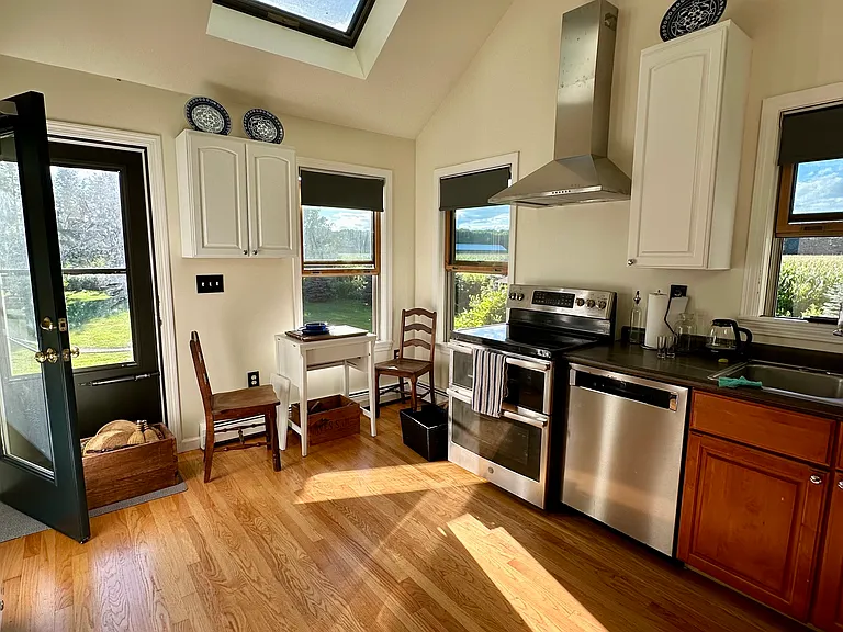 415 Meadow St — Photo 11