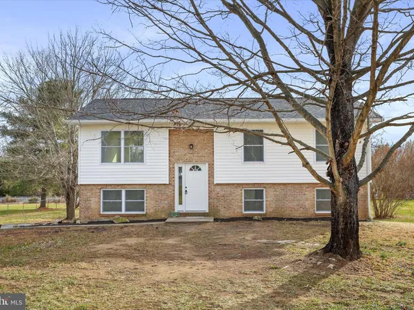 672 Montmorency Dr, Bunker Hill, WV 25413