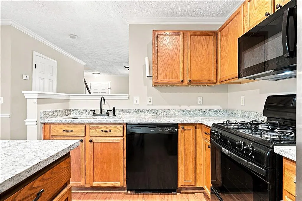 3 bed, 2.5 bath, 1260 sqft, $1,980 — Photo 3