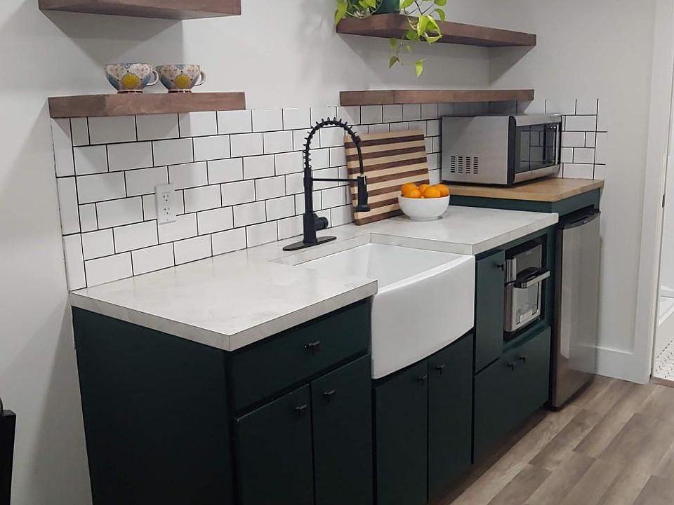 Newly Renovated Kitchenette